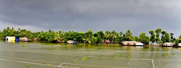 Beautiful-Alleppey-Backwaters.jpg Backwater Houseboat