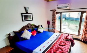 Premium One Bedroom Houseboat