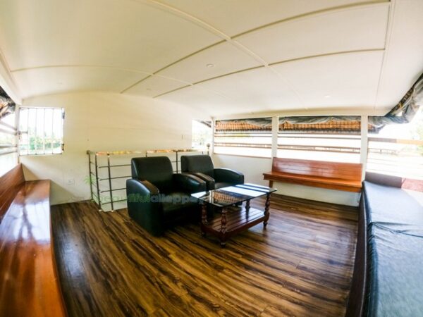 upper deck houseboat