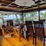 houseboat dining