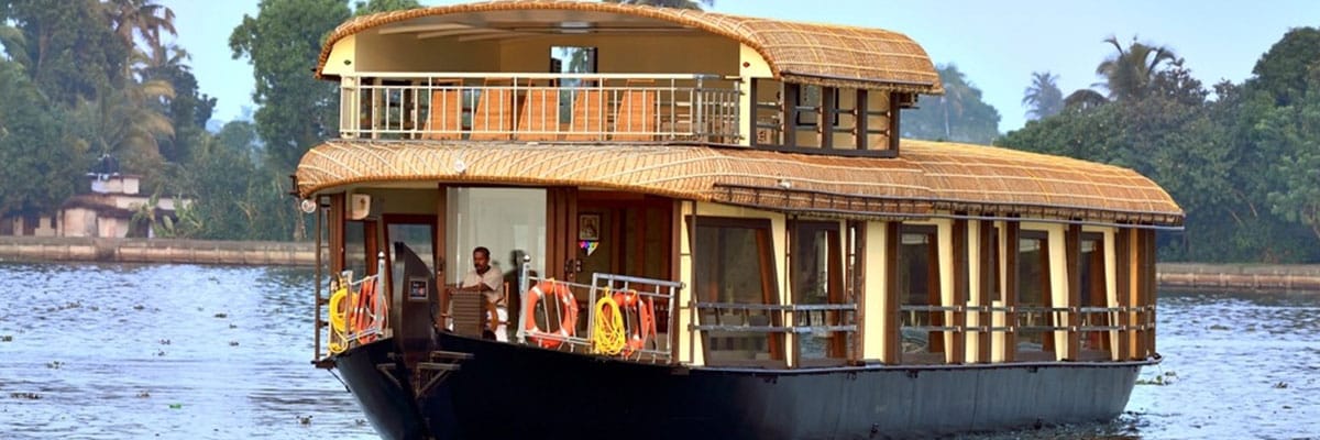 houseboat for famil trip