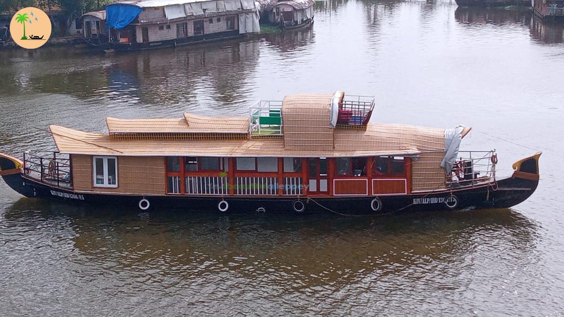 1 bedroom glass covered houseboat