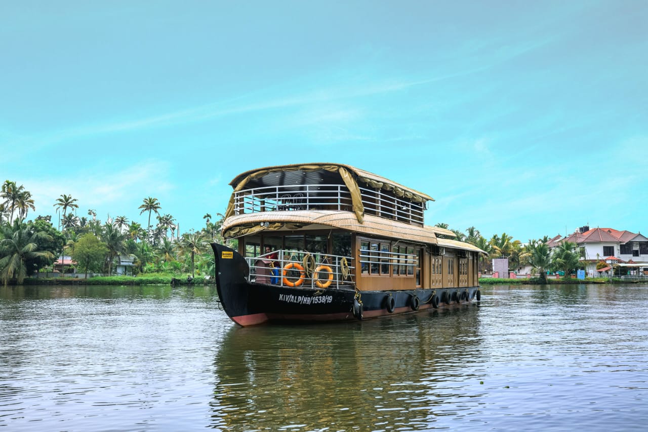 Alleppey boathouse cruising through Kerala backwaters offering traditional houseboat experience