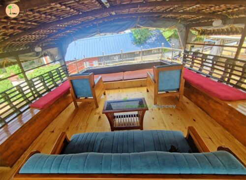 upper deck in deluxe houseboat