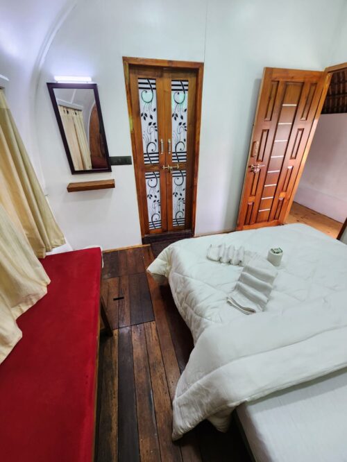 2 bedroom deluxe houseboat alleppey