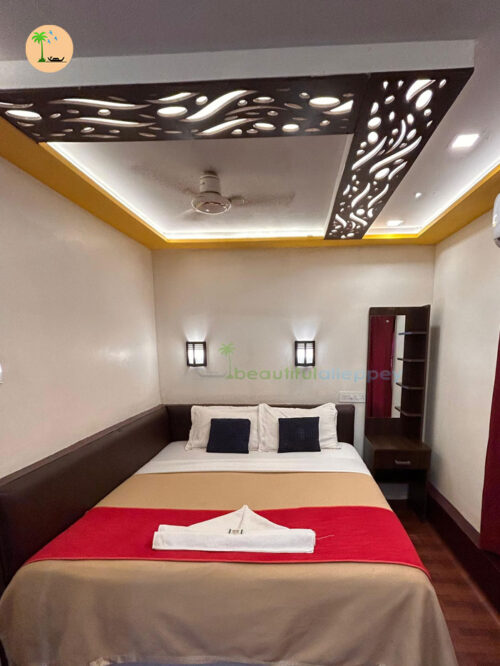 deluxe bedroom houseboat