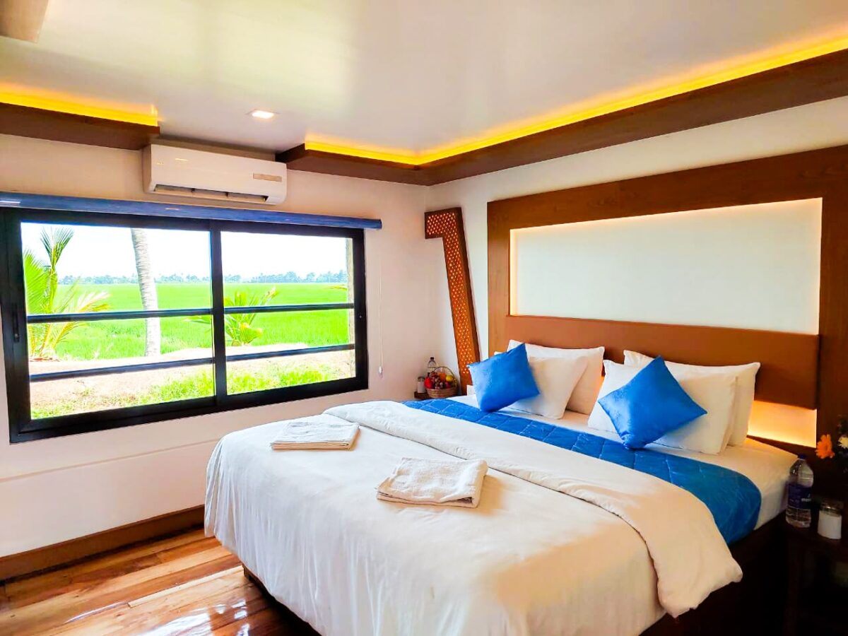 2 bedroom premium ac houseboat