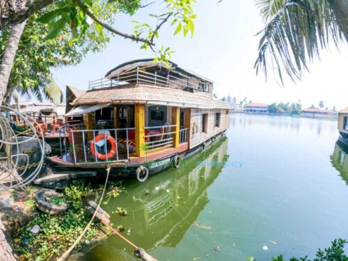 deluxe 1 bedroom boathouse