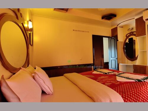 deluxe 1 bedroom boat house