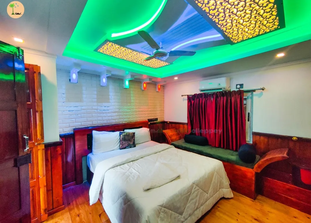 2 bedroom houseboat with ac