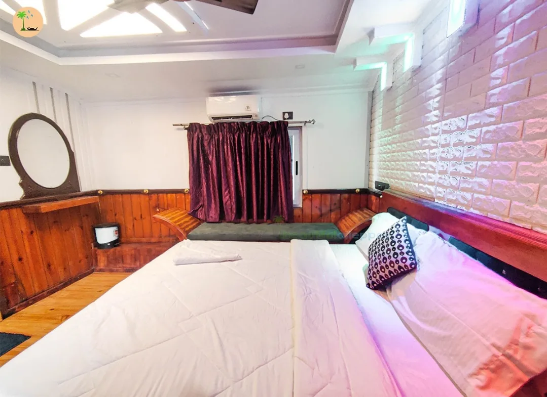 2 bedroom ac houseboat