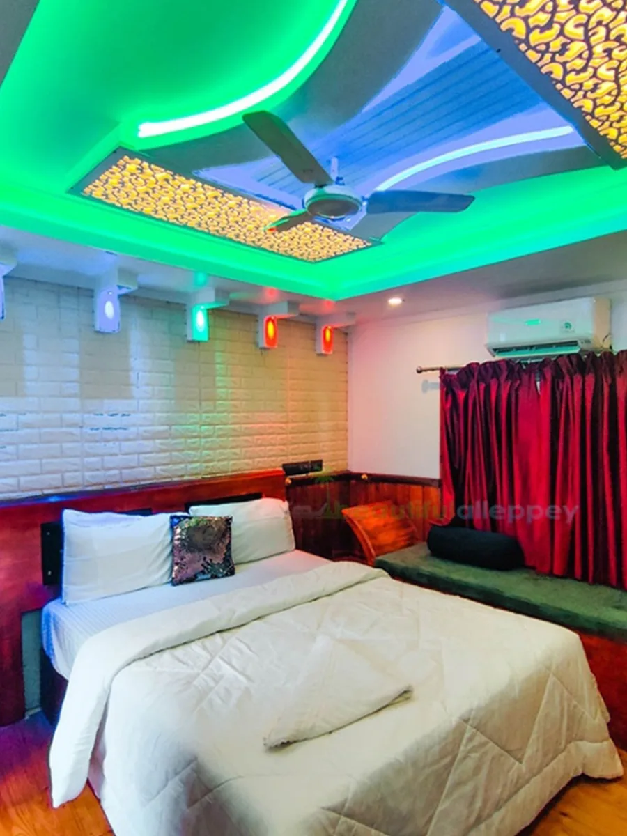 2 bedroom houseboat in alleppey