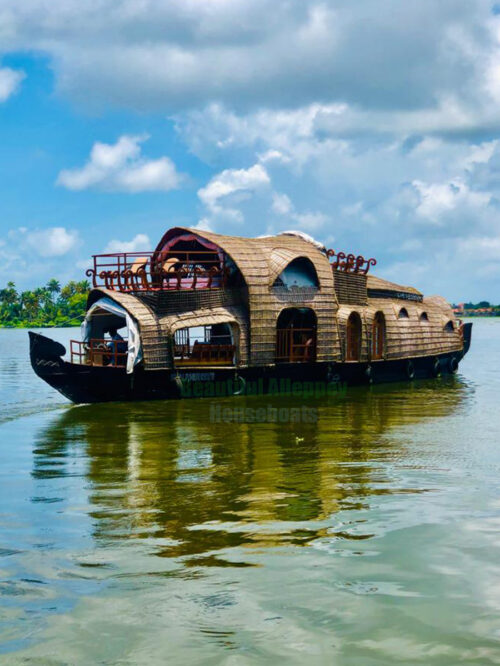 1 Bedroom traditional deluxe houseboat alleppey