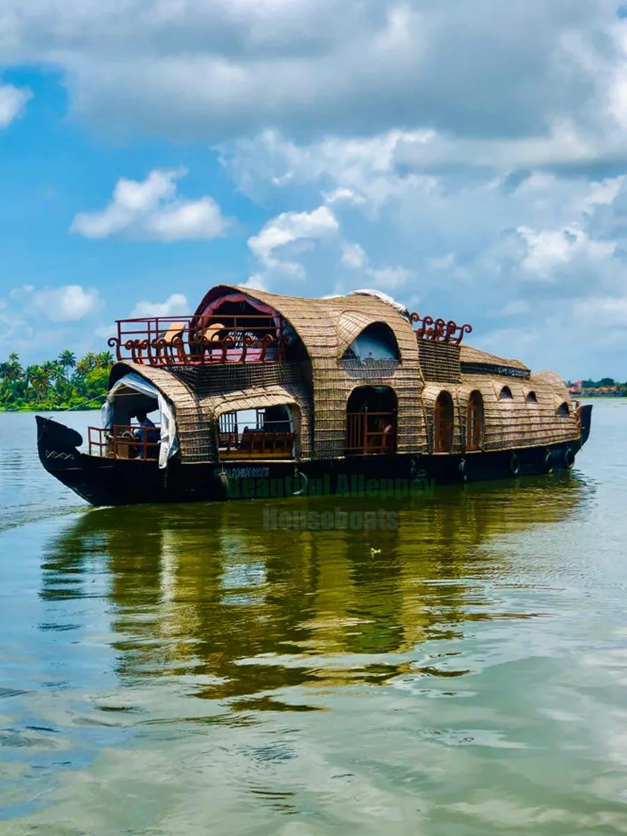 Dream Cruise DCRU Alleppey Houseboat - Private dual upper decks and traditional interiors