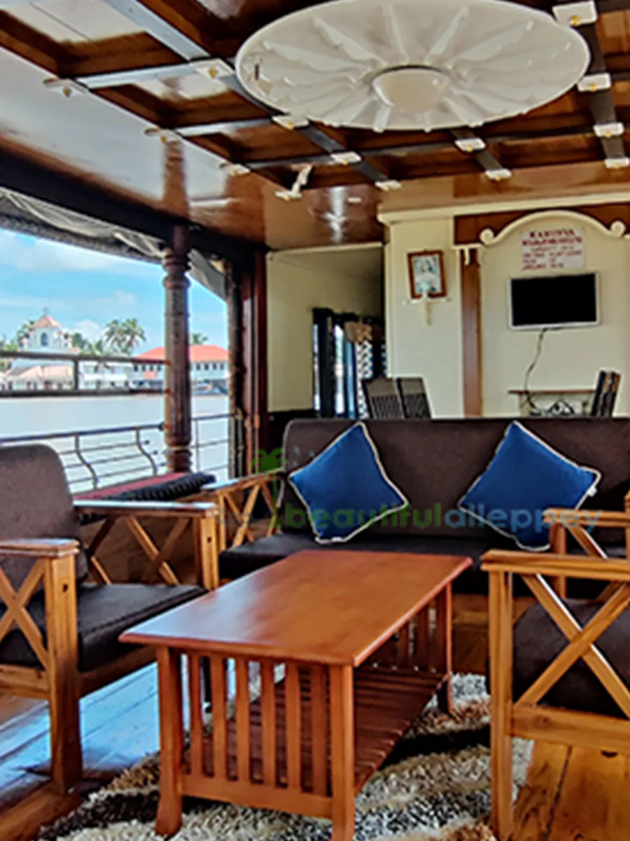 Deluxe Houseboat in Kerala