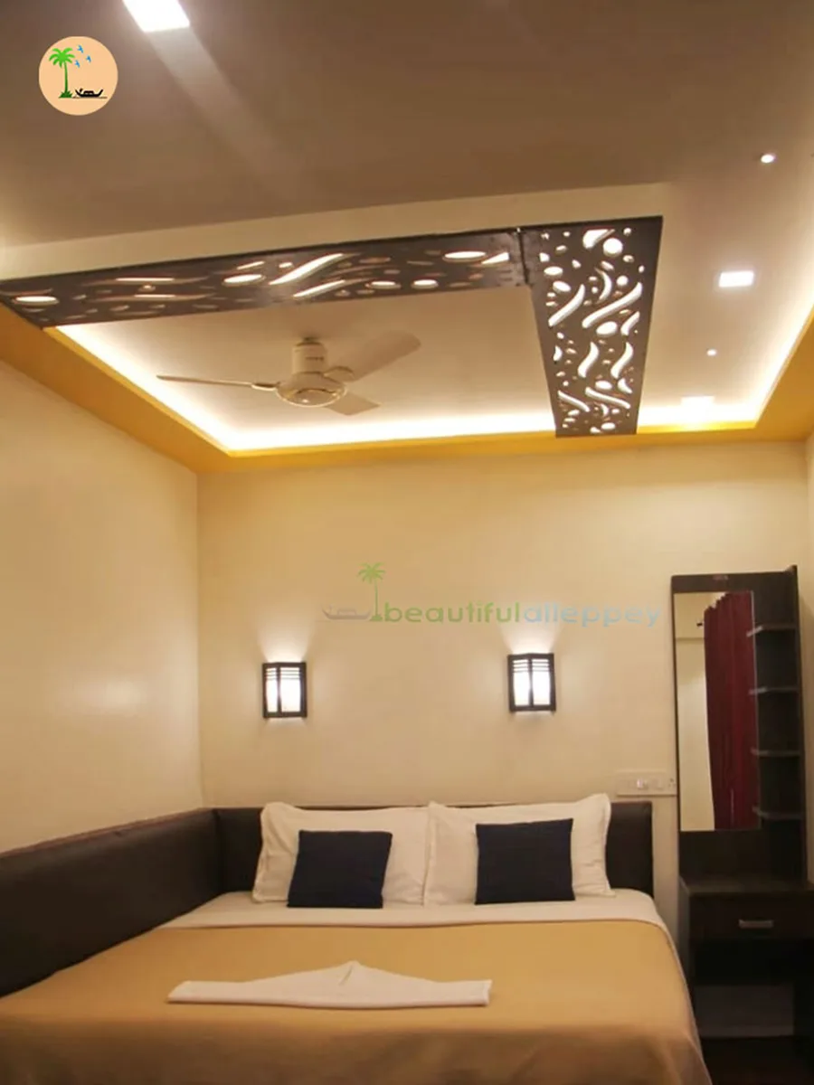 Dyna DYNA Alleppey Houseboat - Private deluxe 1-bedroom with upper deck view.