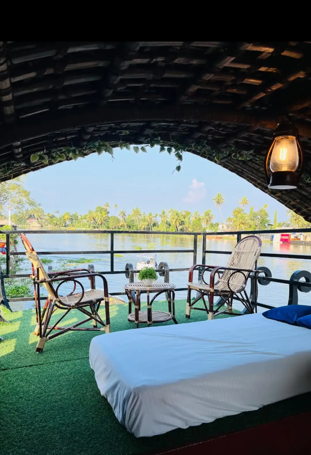 traditional houseboat in alleppey upper deck private upper deck area in 1 bedroom traditional houseboat in alleppey