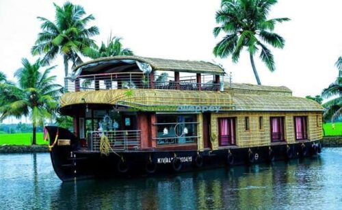 Glass covered three bedroom premium houseboat