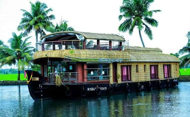 Three Bedroom Houseboat Glass covered three bedroom premium houseboat