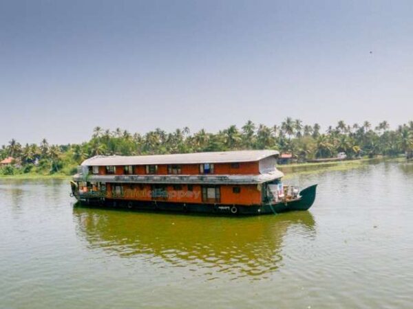 Five Bedroom upper-deck houseboat