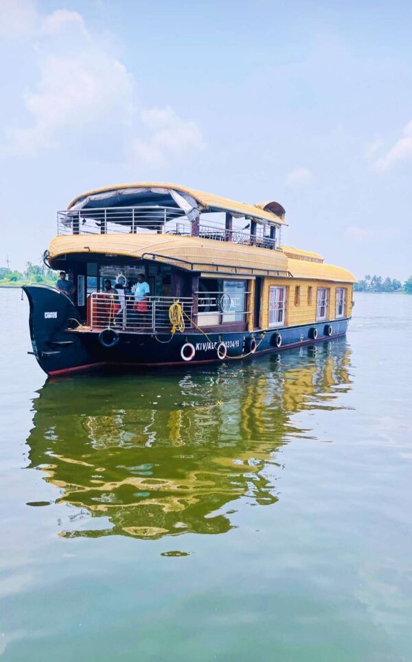 Premium 3 Bedroom Houseboat