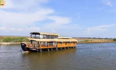 Two Bedroom Premium Houseboat with upper deck Hbcode: GAL02