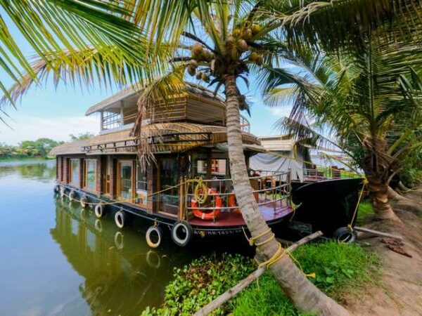 Premium houseboat