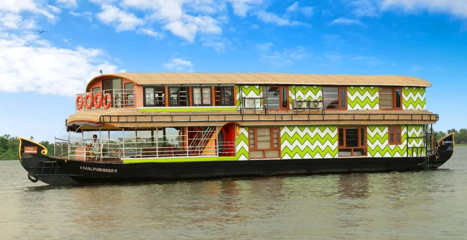 5 Bedroom Houseboat