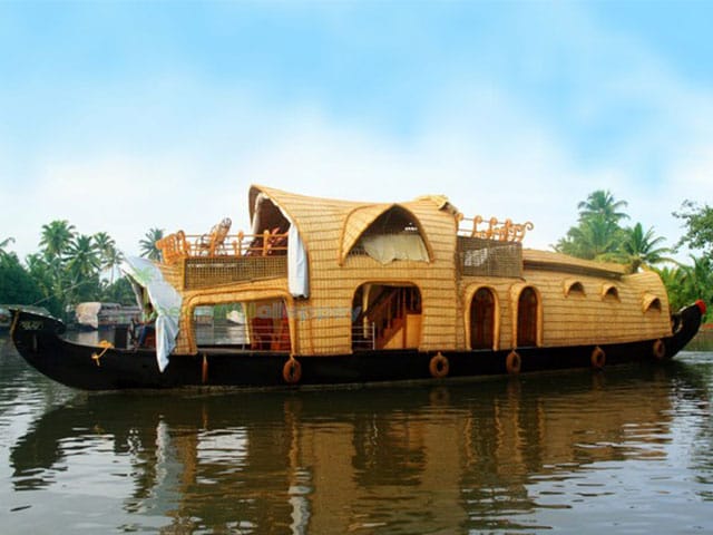Traditional 1 Bedroom boathouse for honeymoon