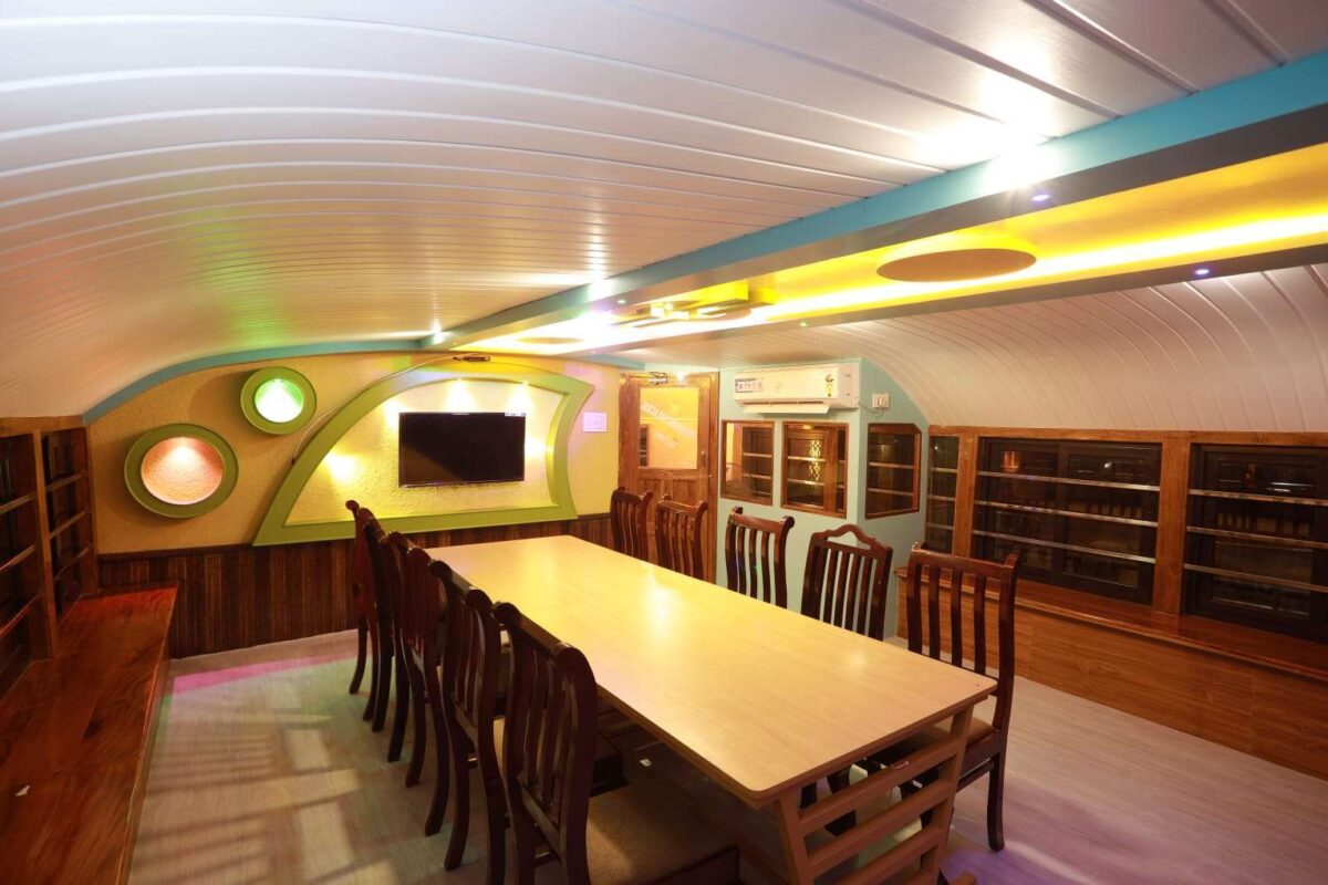 5 Bedroom upper deck boat house