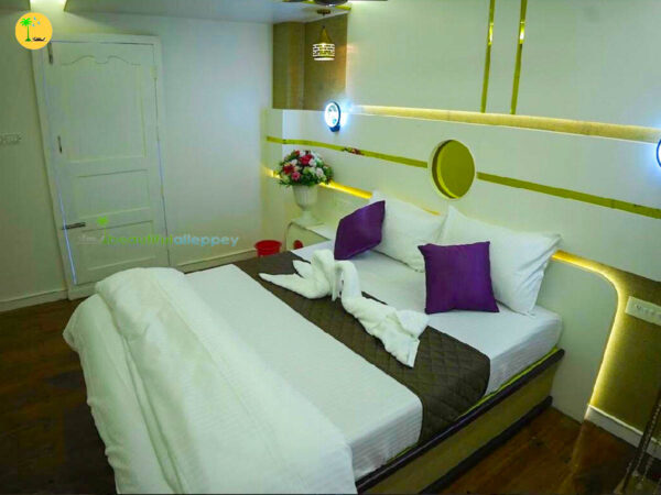 Premium Five Bedroom Houseboat Rate