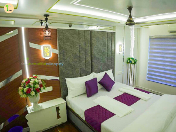 5 Bedroom Premium Houseboat in Alleppey