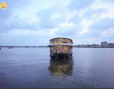 Five Bedroom Premium Houseboat with Upper Deck BLUE05