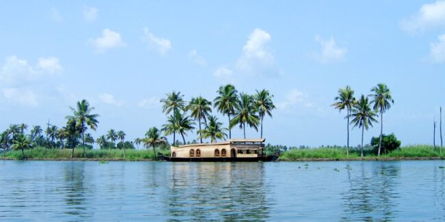 beautifu alleppey houseboat trip in the backwater of alleppey kerala relax in kerala