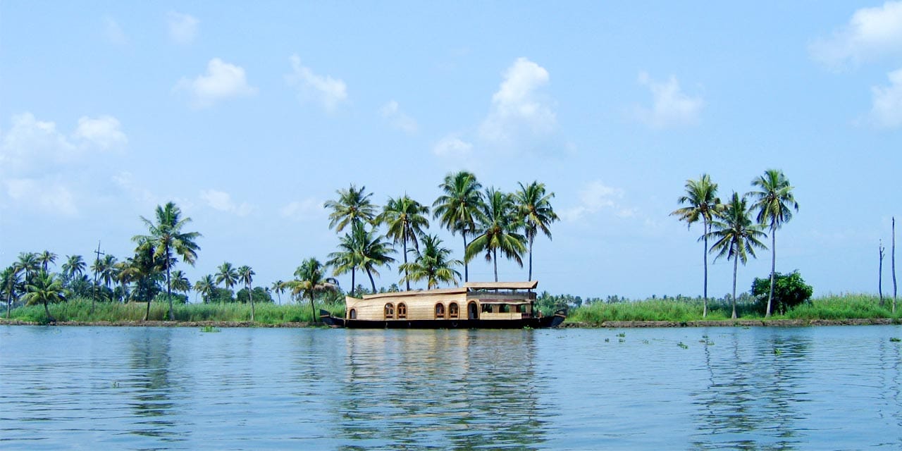 beautifu alleppey houseboat trip in the backwater of alleppey kerala relax in kerala