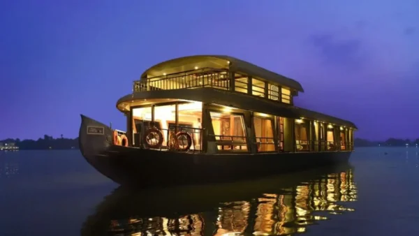 Alleppey Houseboat for One Night Alleppey Houseboat for One Night