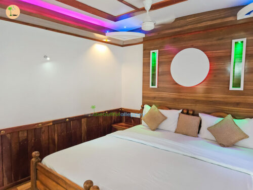 premium 1 bedroom houseboat