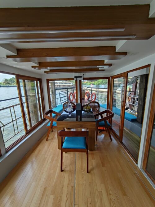 1 bedroom houseboat