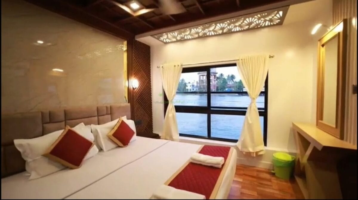 houseboat in alleppey