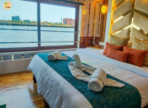 premium 1 bedroom houseboat for couples in alleppey