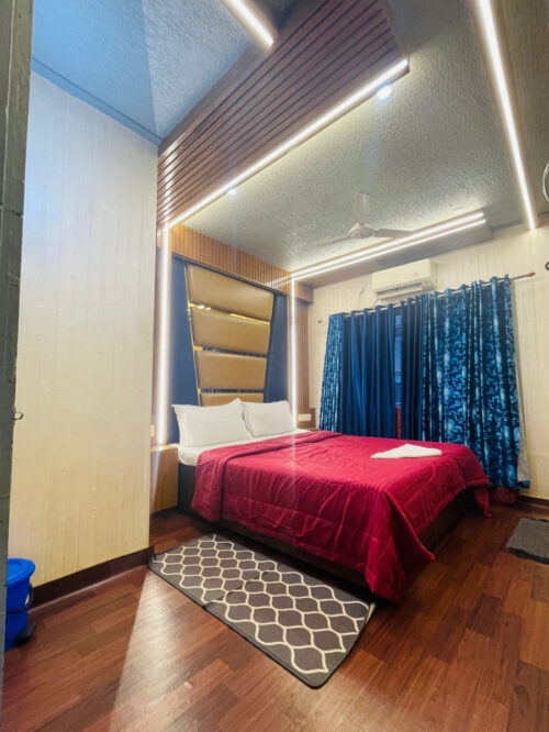 three bedroom ac houseboat