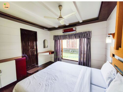 premium houseboat alleppey