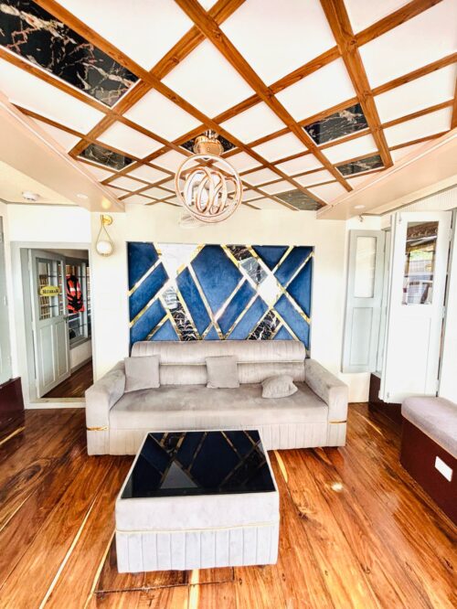 houseboat in alapi