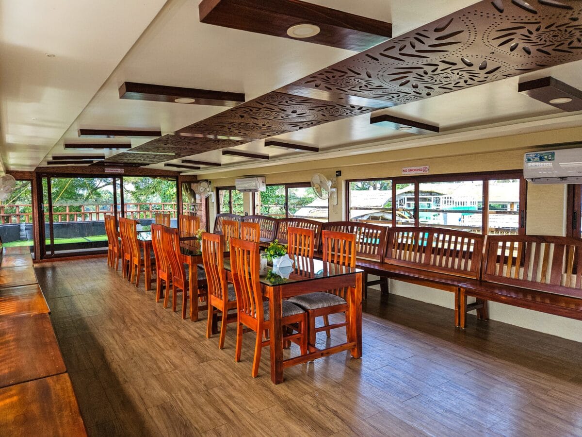 houseboat in alleppey dining