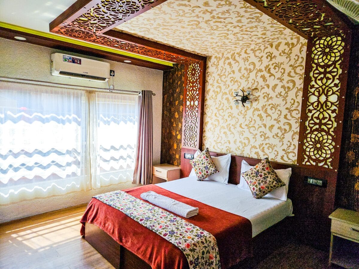 4 bedroom houseboat alleppey
