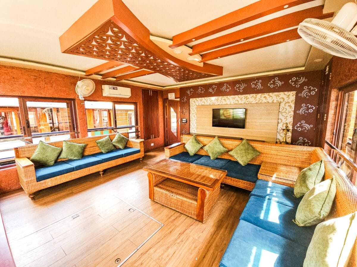 luxury houseboat in alleppey