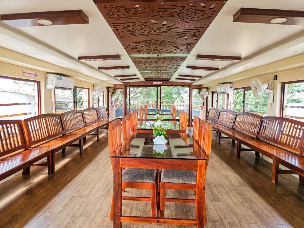 luxury 4 bedroom houseboat in alleppey