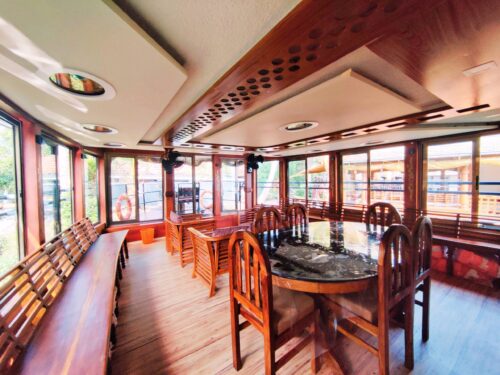 2 bedroom houseboat
