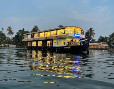 Five Bedroom Premium Houseboat with upper deck KINGS05