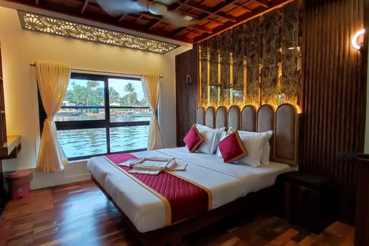 bedroom premium houseboat